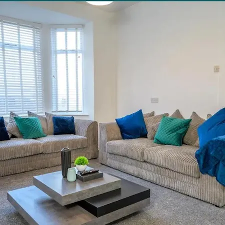 Large 7 Bedroom Town House In Chester City Centre Exterior photo
