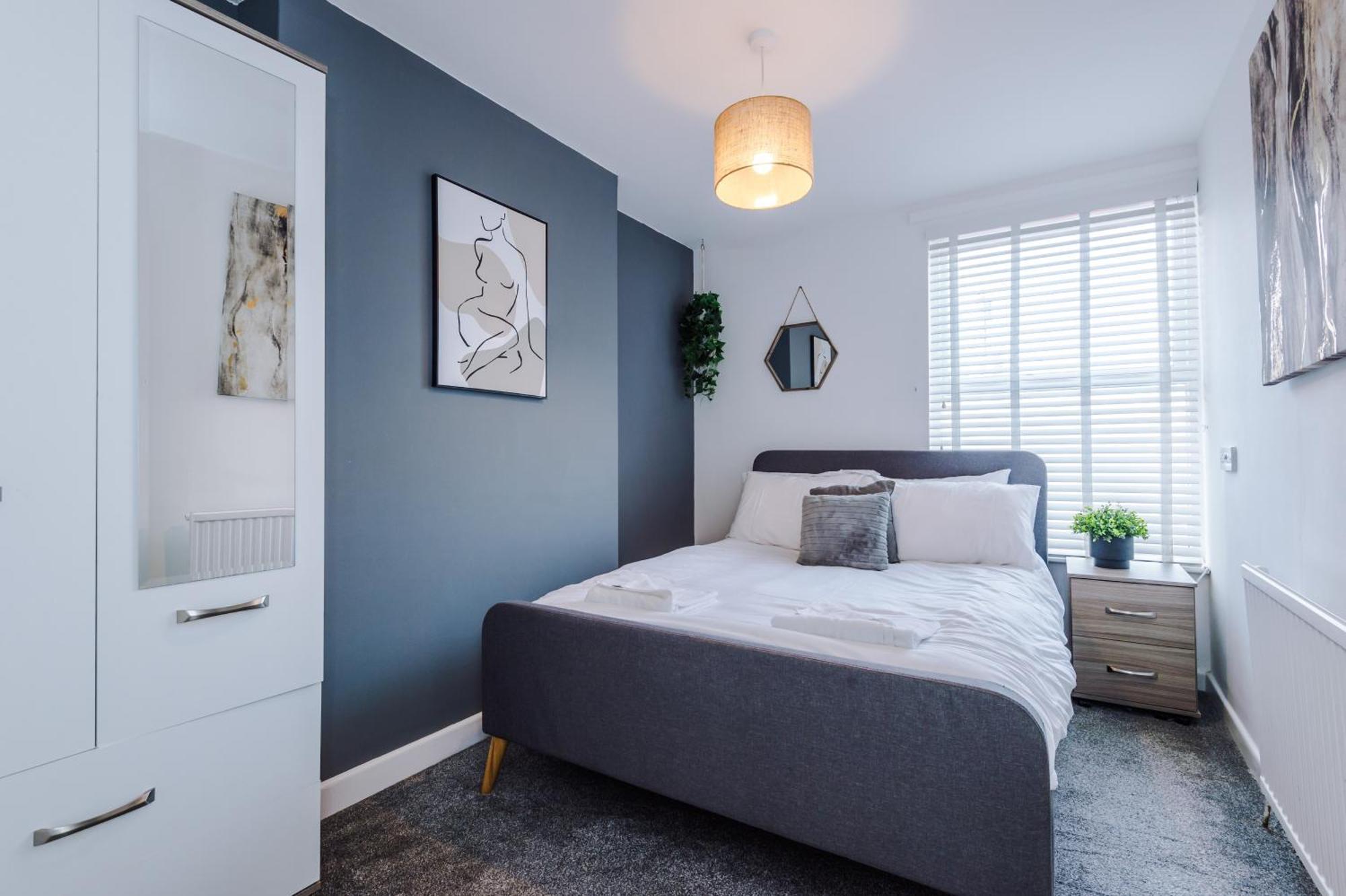 Large 7 Bedroom Town House In Centre Holiday home