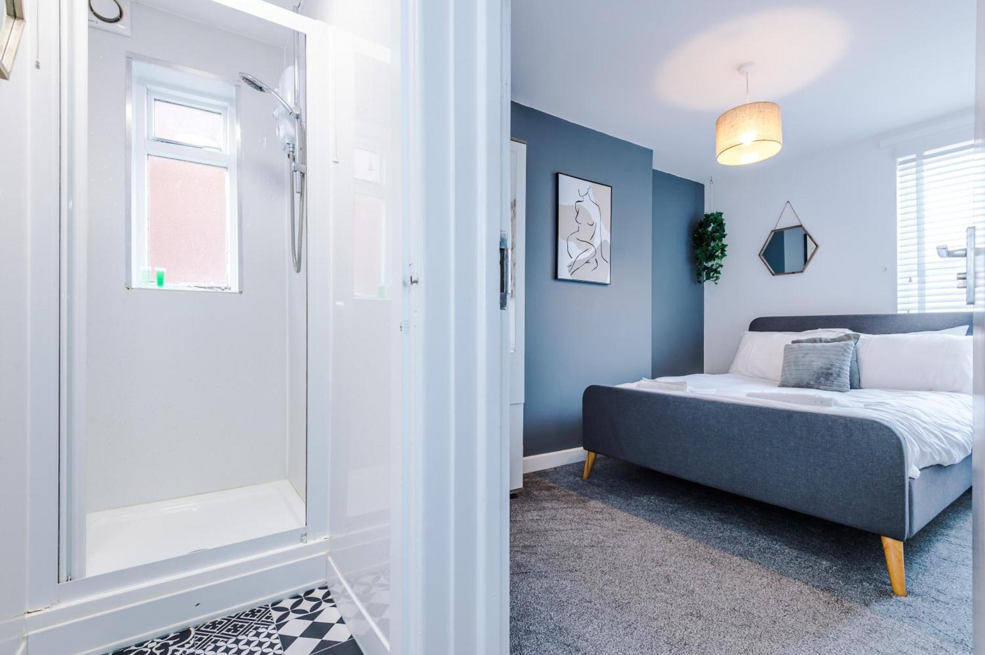 Large 7 Bedroom Town House In Centre Chester