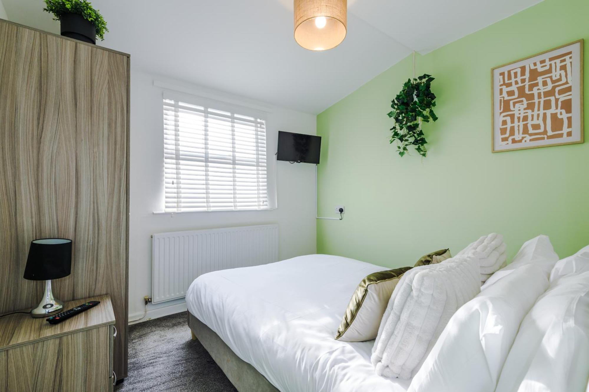 Large 7 Bedroom Town House In Centre