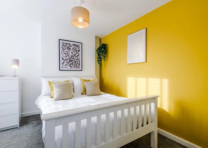 Large 7 Bedroom Town House In Chester City Centre