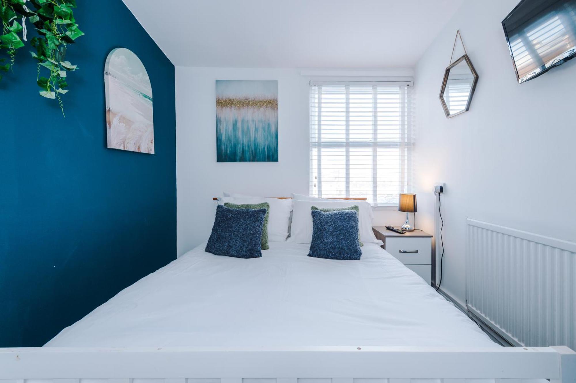 Large 7 Bedroom Town House In Centre