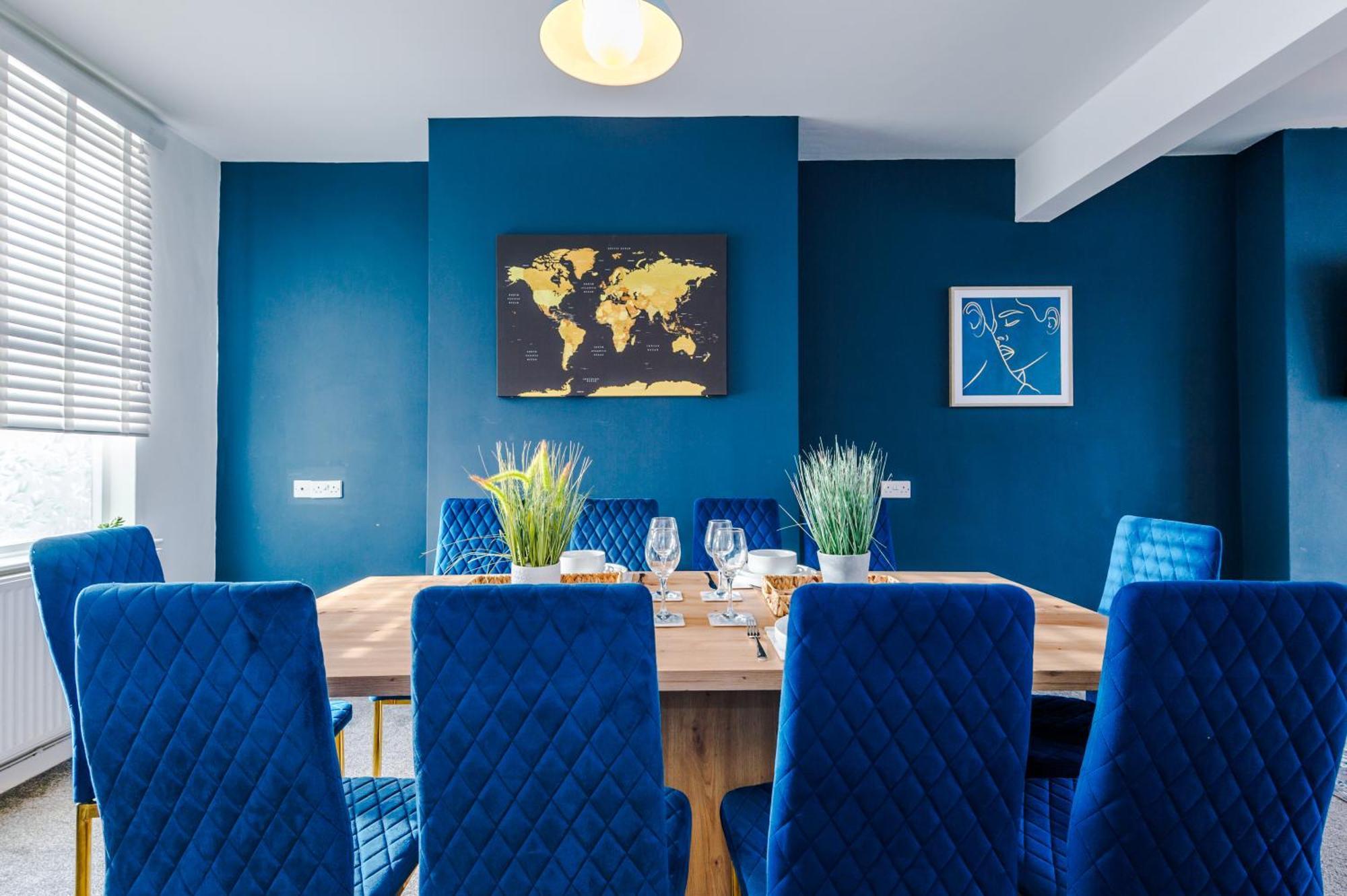 Large 7 Bedroom Town House In Centre