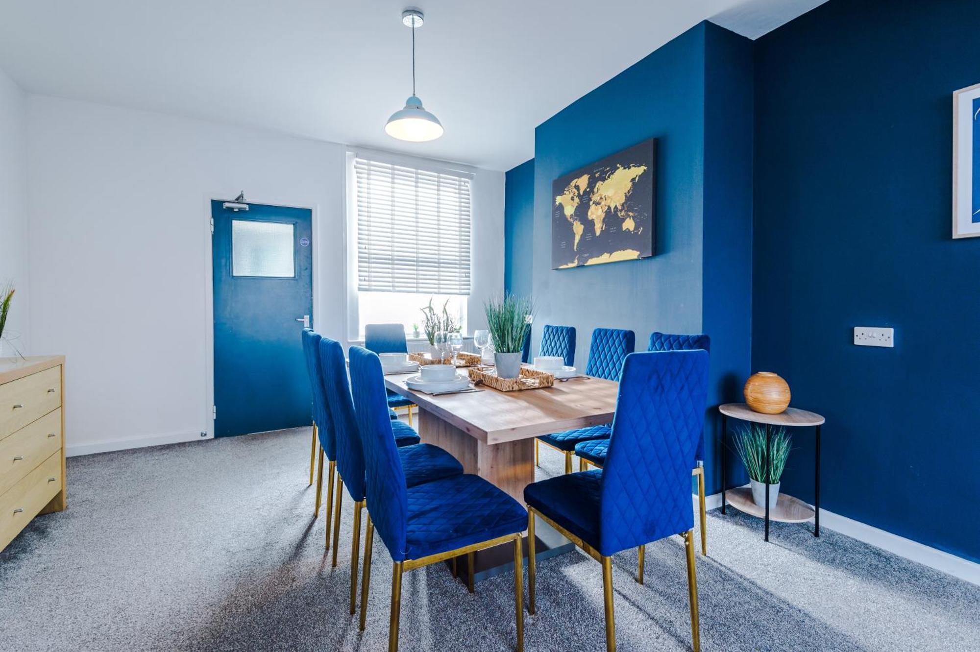 Large 7 Bedroom Town House In Centre Holiday home