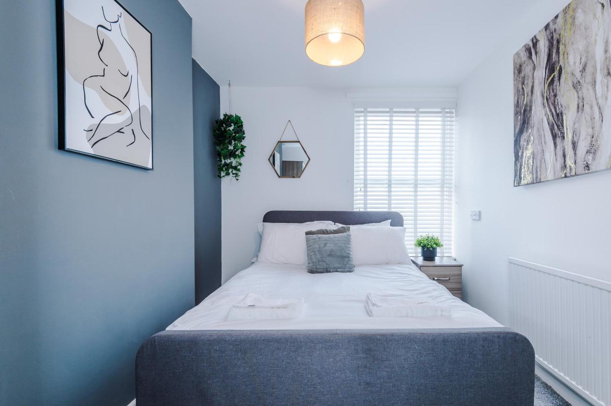 Large 7 Bedroom Town House In Centre