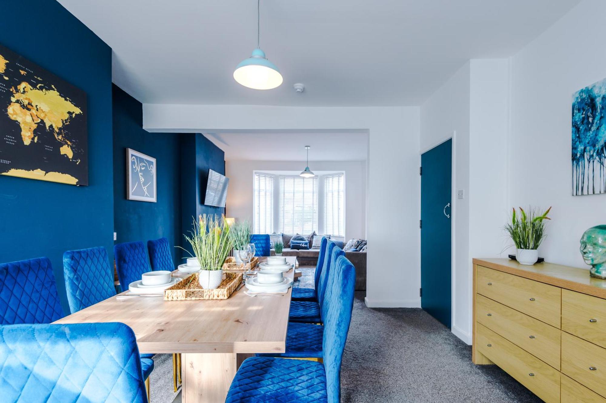Large 7 Bedroom Town House In Centre
