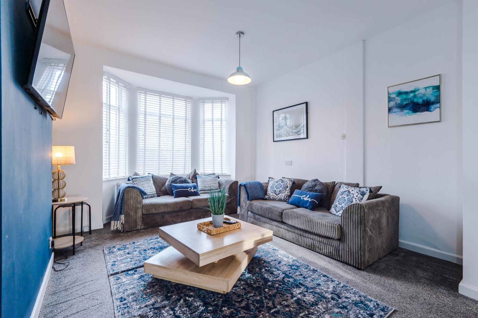 Large 7 Bedroom Town House In Centre *