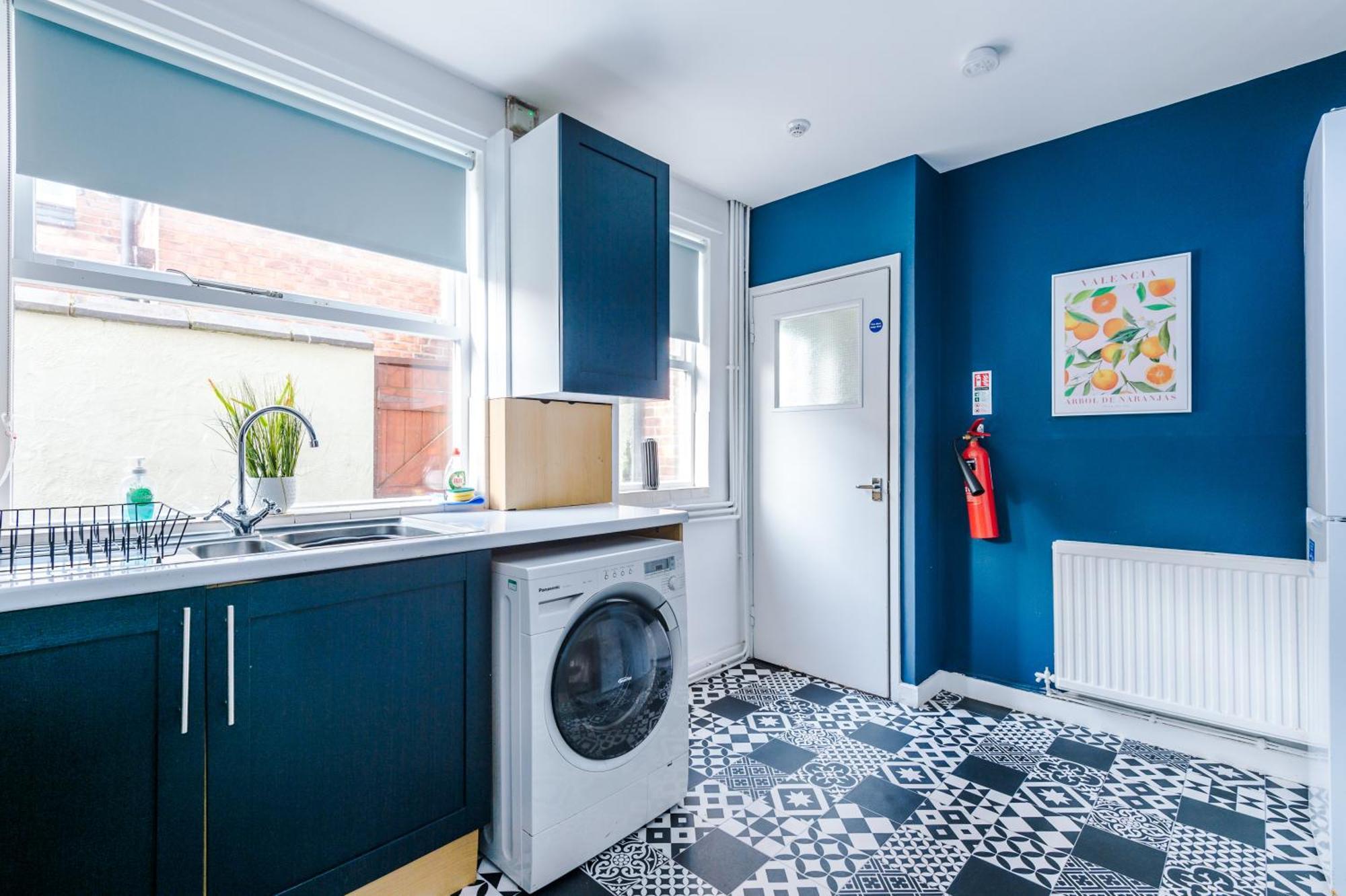 Large 7 Bedroom Town House In Centre Holiday home *