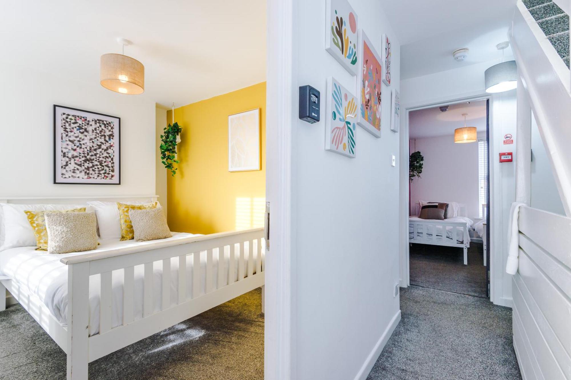 Large 7 Bedroom Town House In Centre