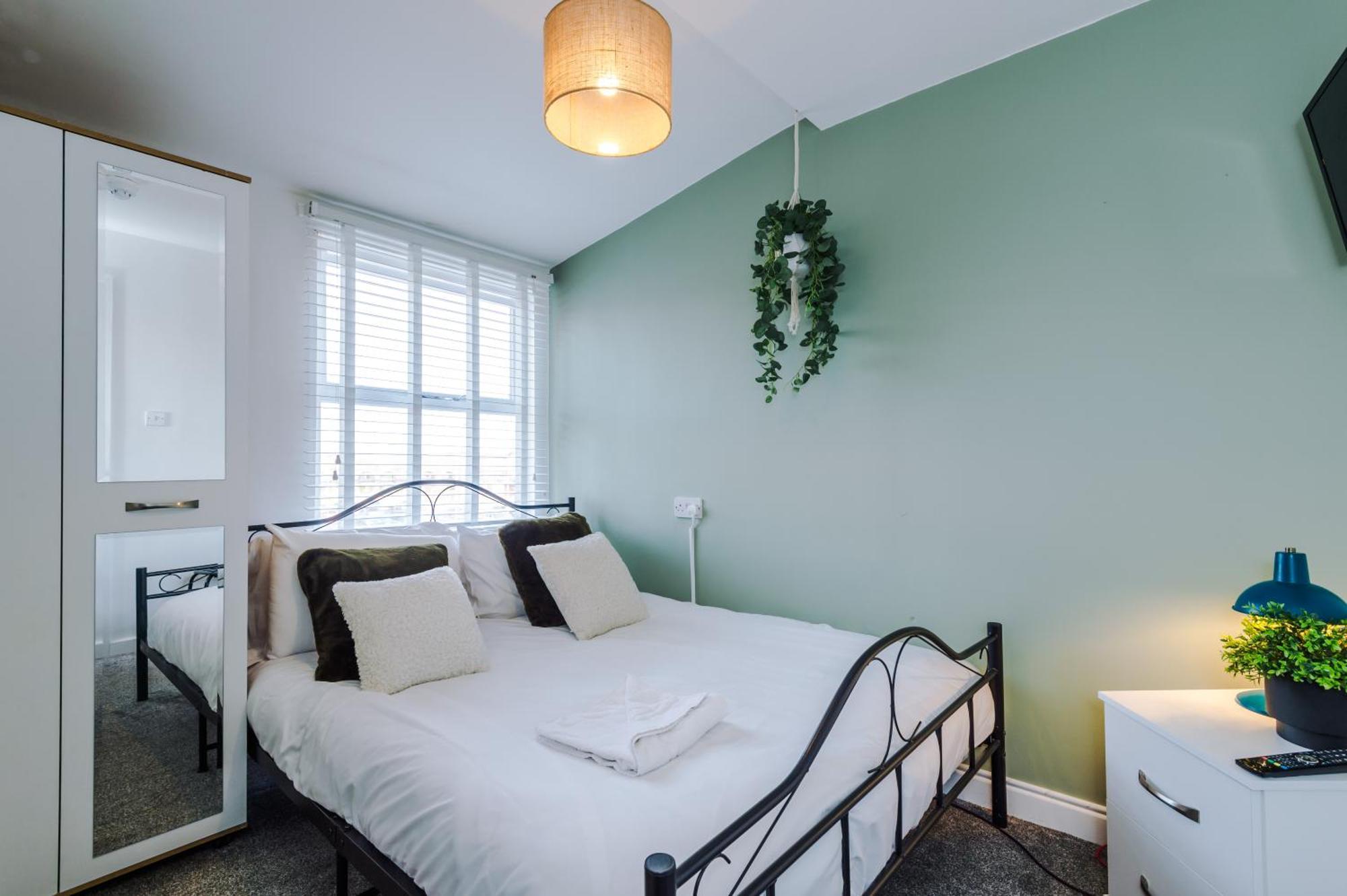 Large 7 Bedroom Town House In Centre Holiday home Chester