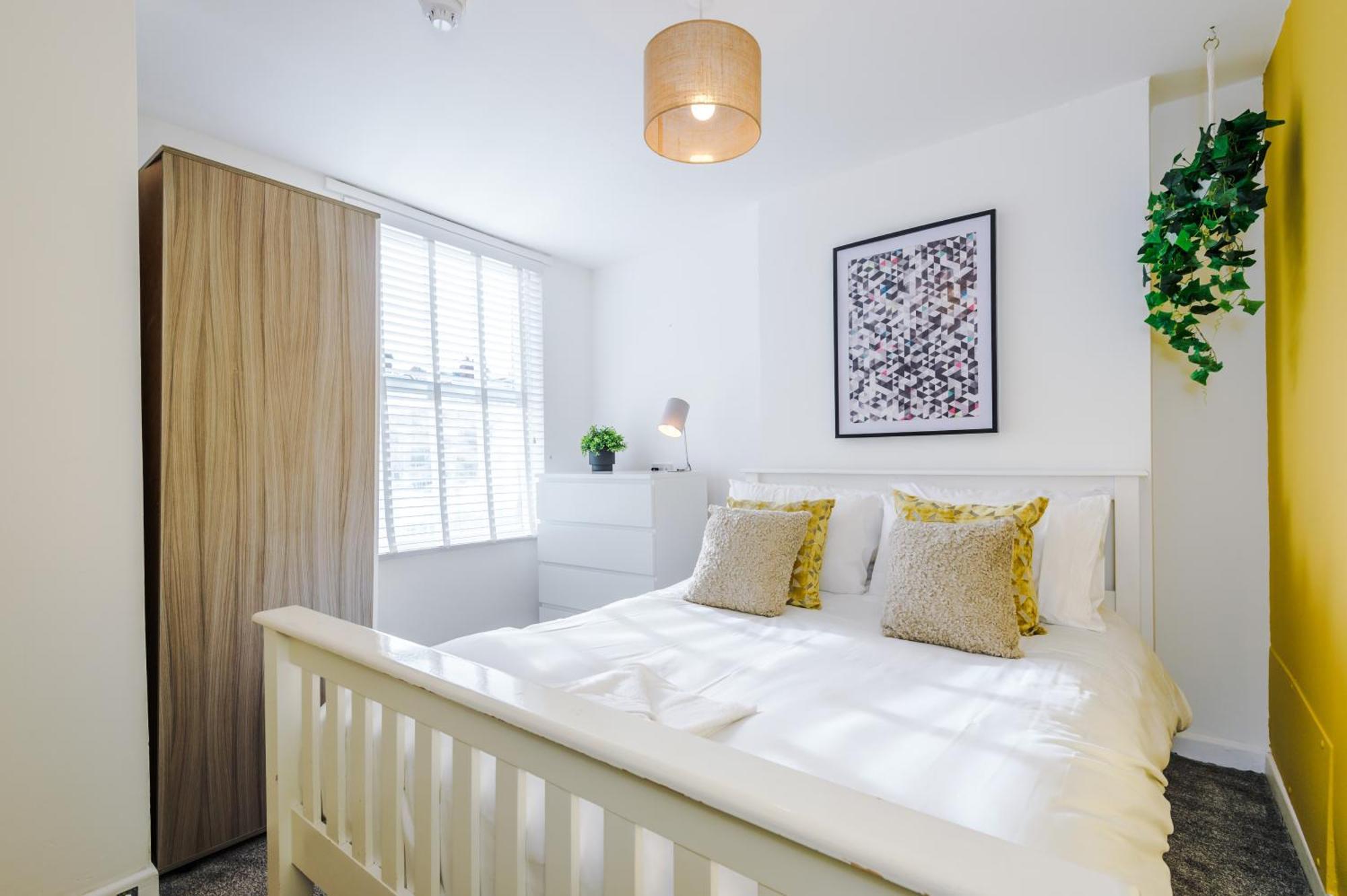 Large 7 Bedroom Town House In Centre Chester