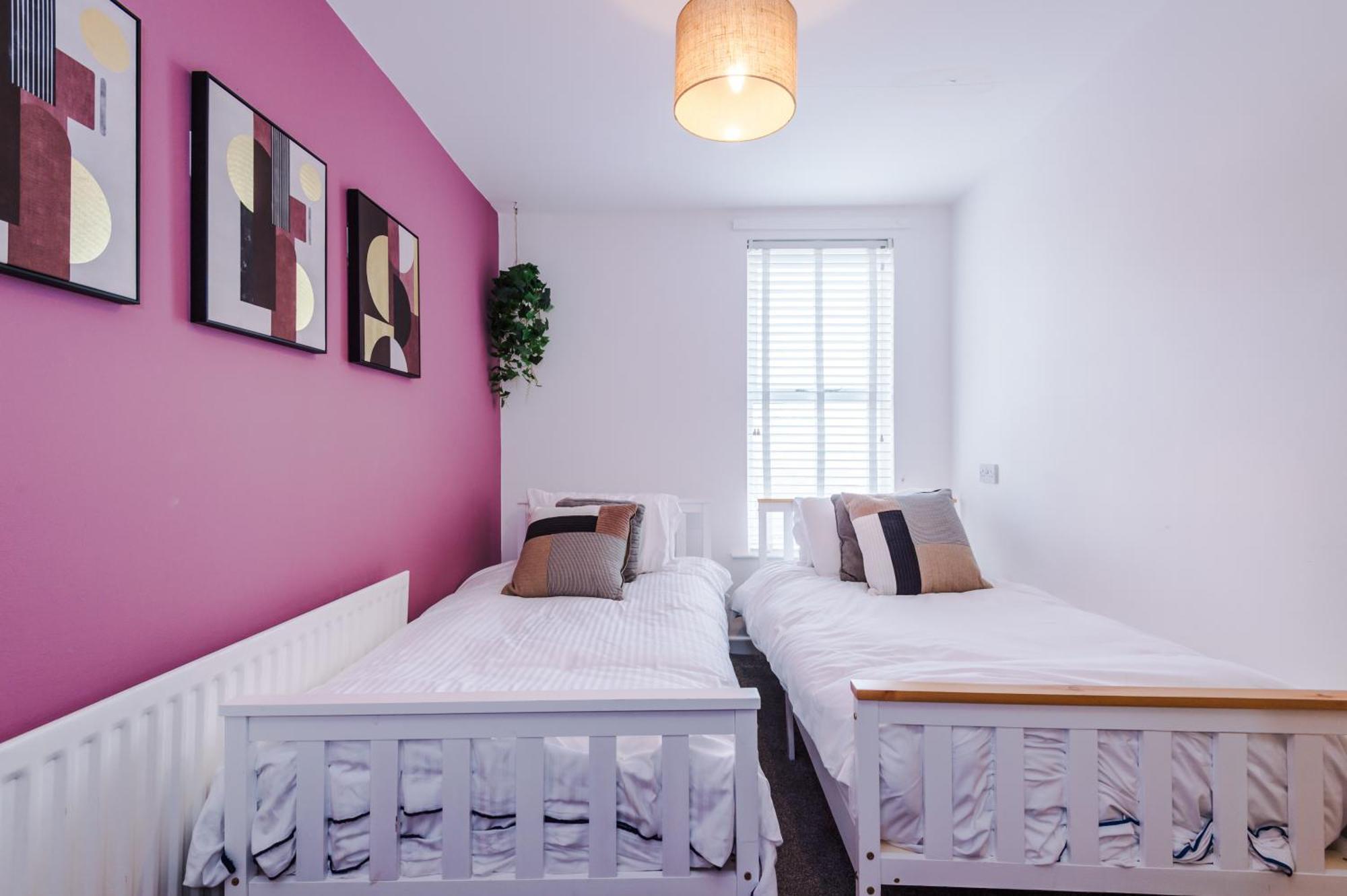 Large 7 Bedroom Town House In Centre Holiday home *